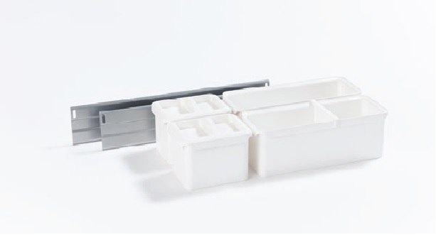 Набор емкостей №3 Юбокс, Диспенса / Диспенса Джуниор 300 мм, 2хбокса 1л., 2хбокса 2.1 л., 1хделитель, 2хкрышки, цвет Титан / емкости Белые